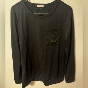 Sweater, with golden pocket.